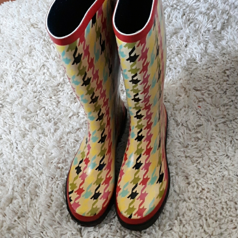 BOPS Rubber All Weather Boots  SZ 7  PRICE DROP